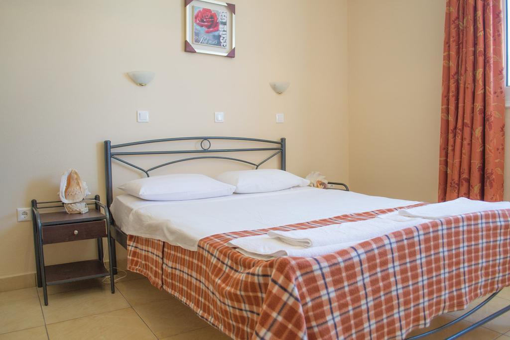 Dorana Apartments & Trekking Hotel Diafánion Esterno foto