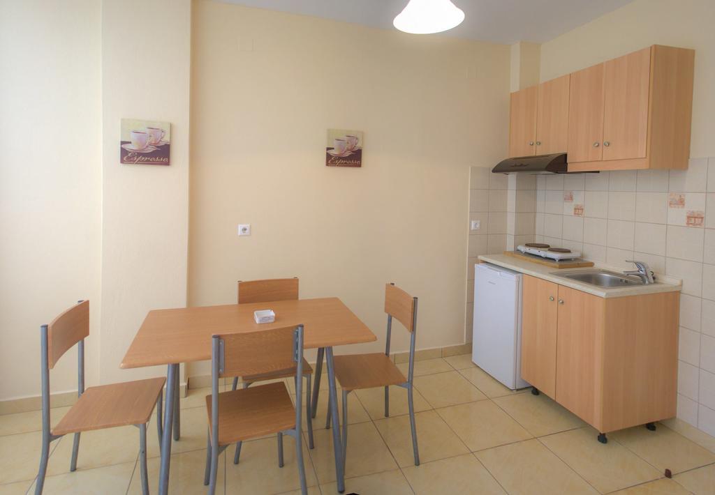 Dorana Apartments & Trekking Hotel Diafánion Esterno foto